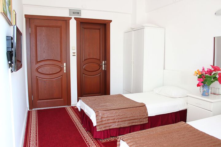 Room 6 of 53