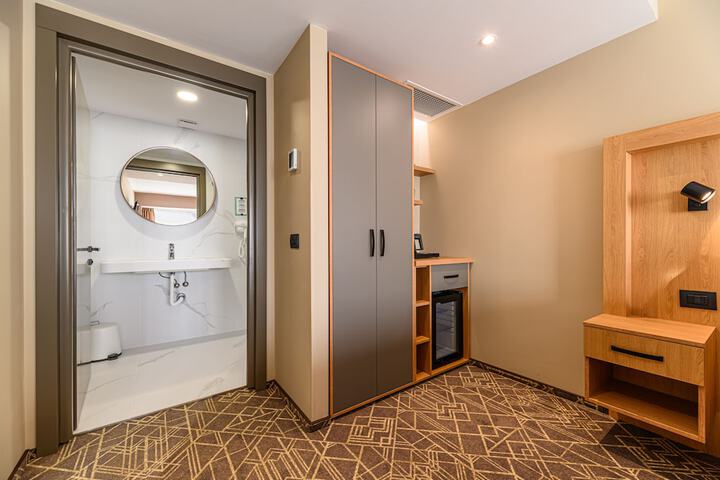 Room 46 of 65