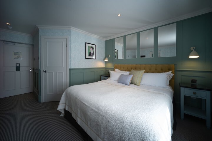 Room 13 of 42
