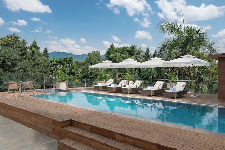 Pool 19 of 27