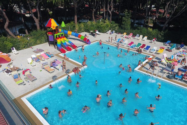 Pool 143 of 227