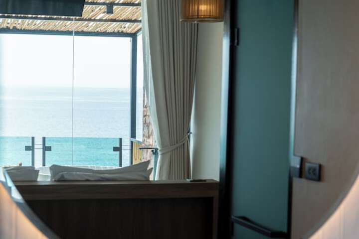 Room 51 of 77