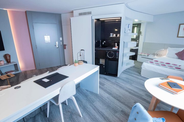 Room 16 of 106
