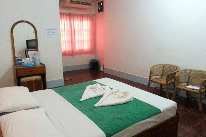 Room 2 of 4