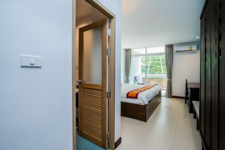 Room 16 of 122