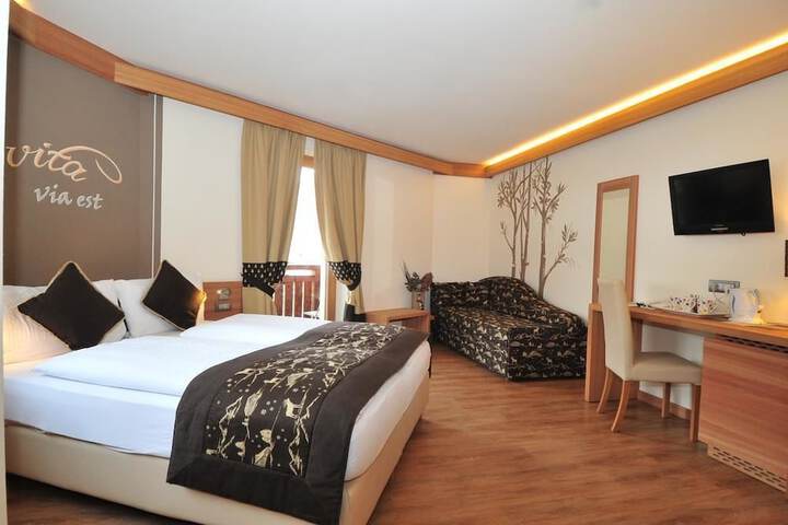 Room 8 of 31