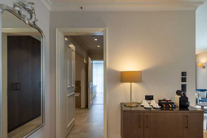 Room 3 of 118
