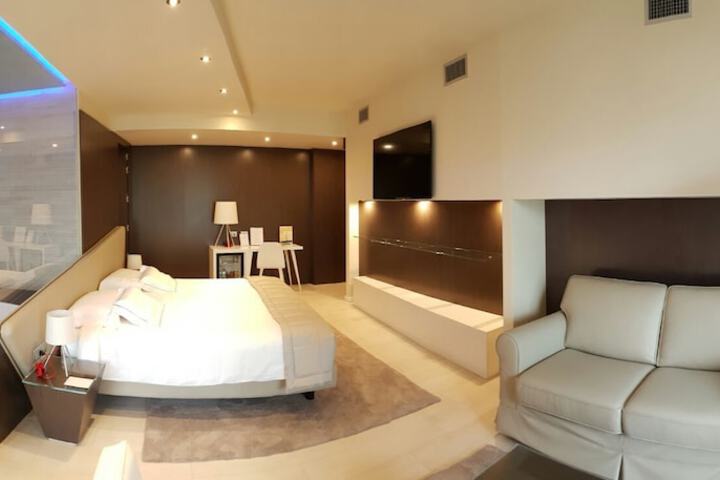 Room 17 of 48