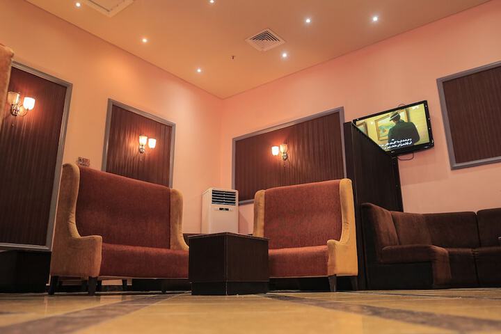 Lounge 43 of 64