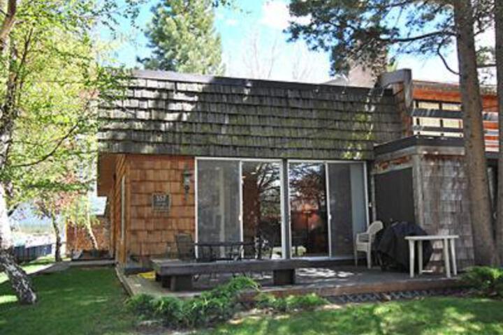 Ala Wai BoulevardApartment 10 in South Lake Tahoe, CA