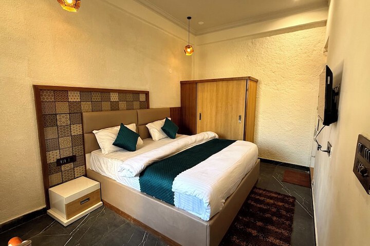 Room 43 of 95