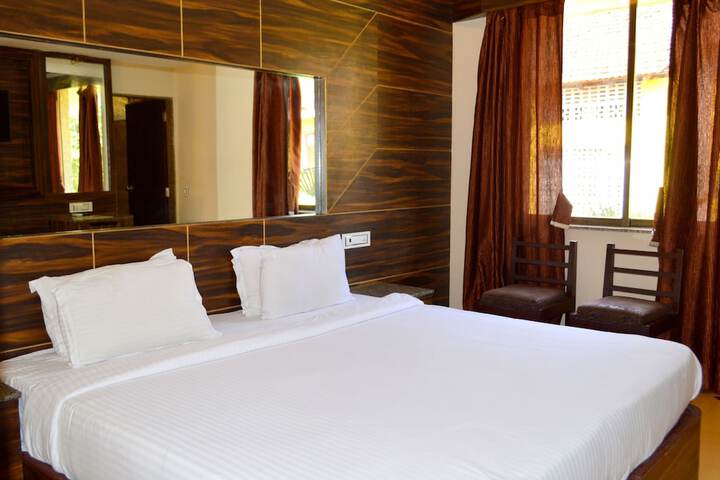 Room 6 of 11