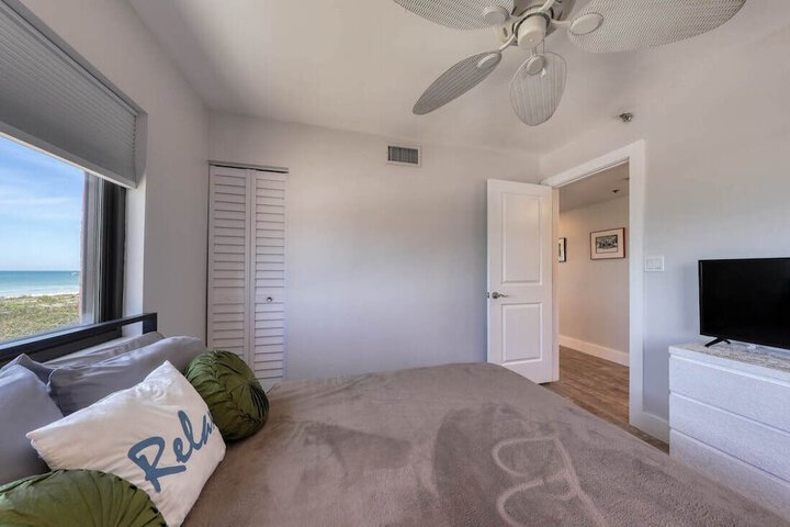 Room 8 of 106