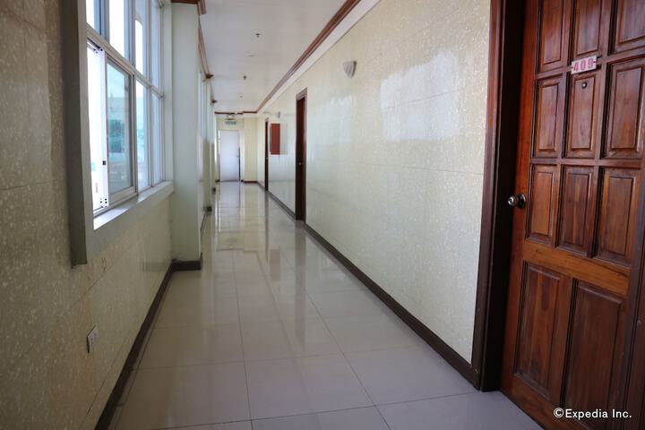 Ballroom/Hall 24 of 27