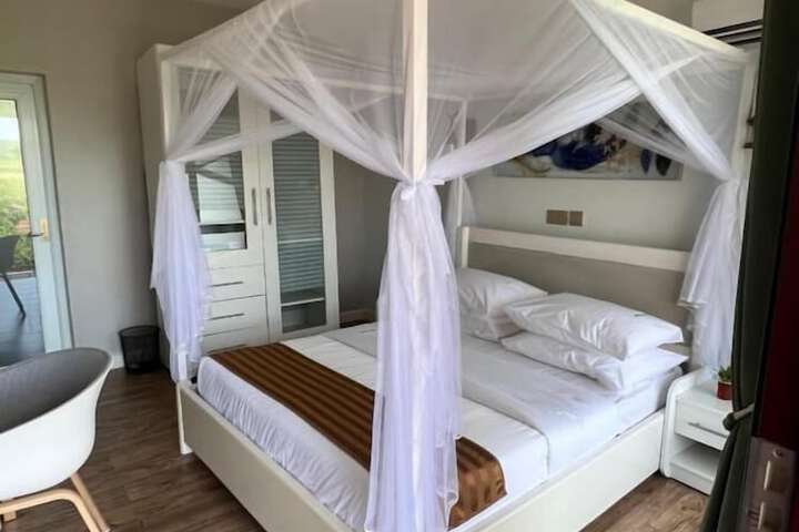 Room 8 of 27