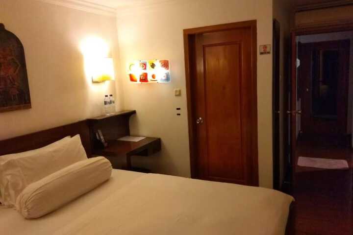 Room 9 of 34