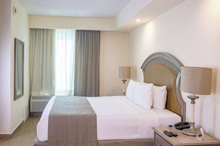 Room 26 of 102