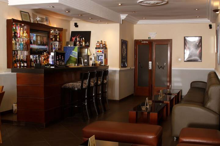 Lounge 52 of 60