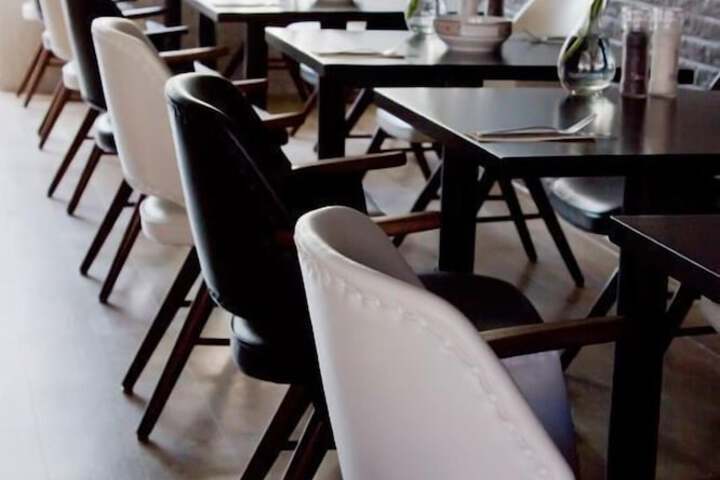 Dining 16 of 31