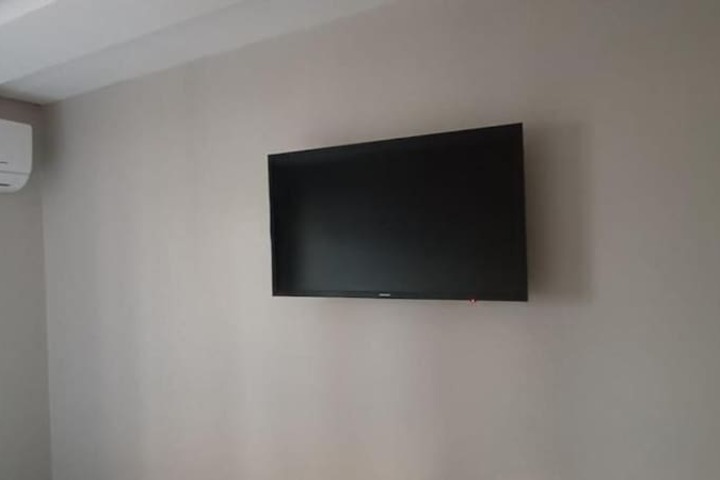 Room 2 of 37