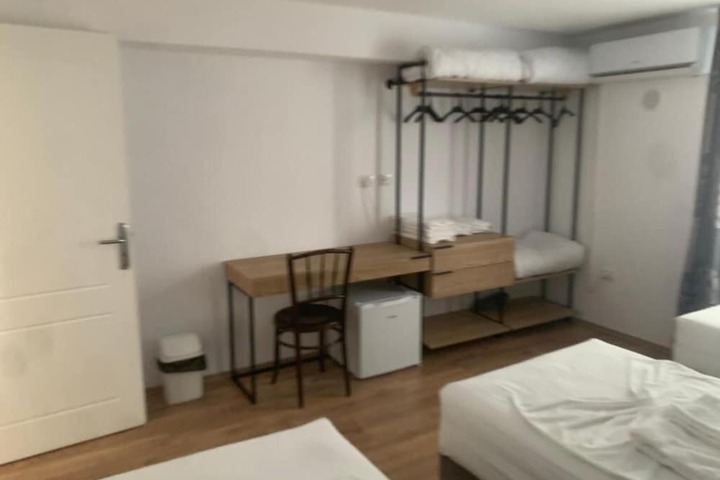 Room 4 of 37