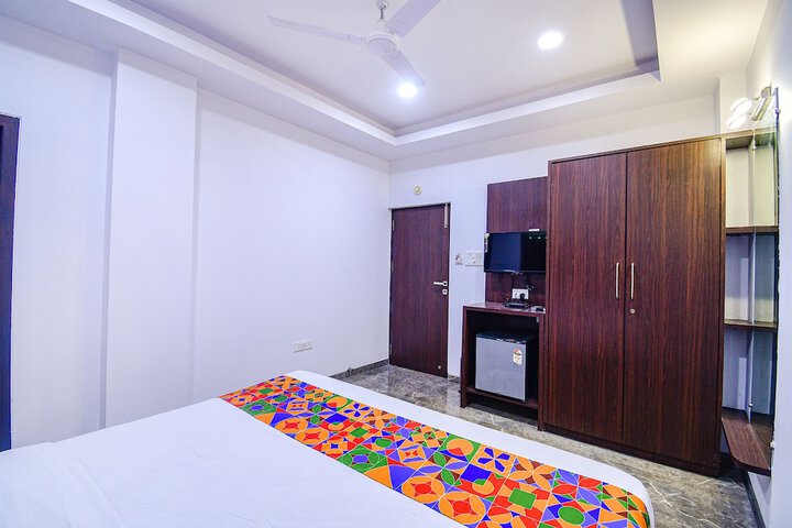 Room 17 of 33
