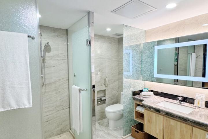 Room 43 of 65