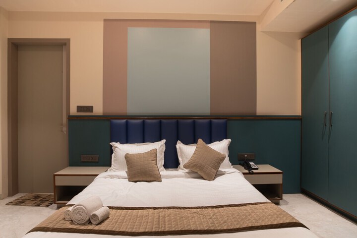 Room 13 of 35