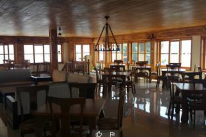 Dining 13 of 23
