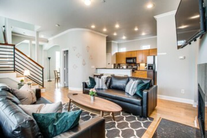 Image of Grand Oak Lawn Town Home