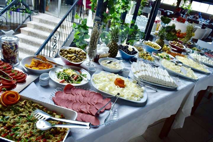 Dining 36 of 64