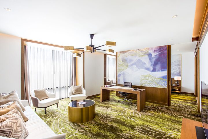 Room 8 of 250