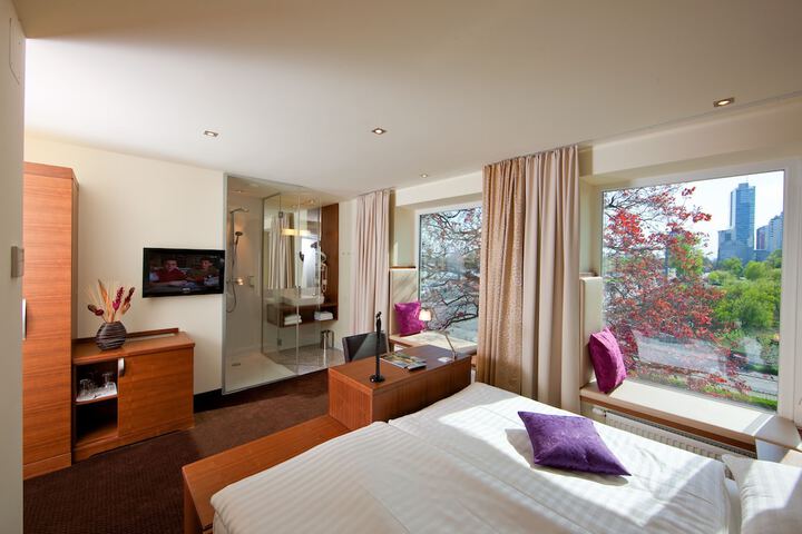 Room 13 of 50