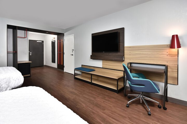 2 Queen Beds (1 of 8)