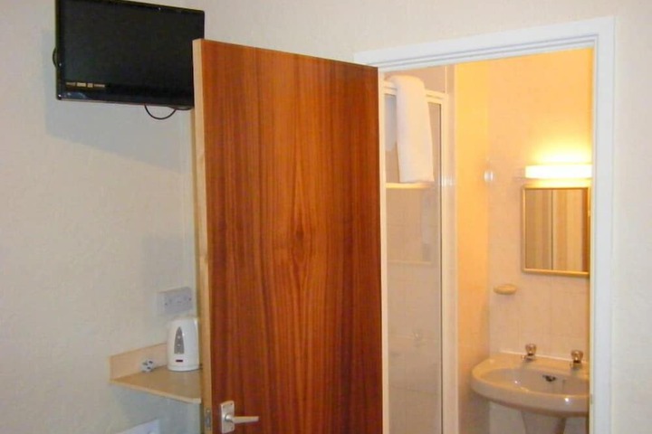 Room 84 of 131