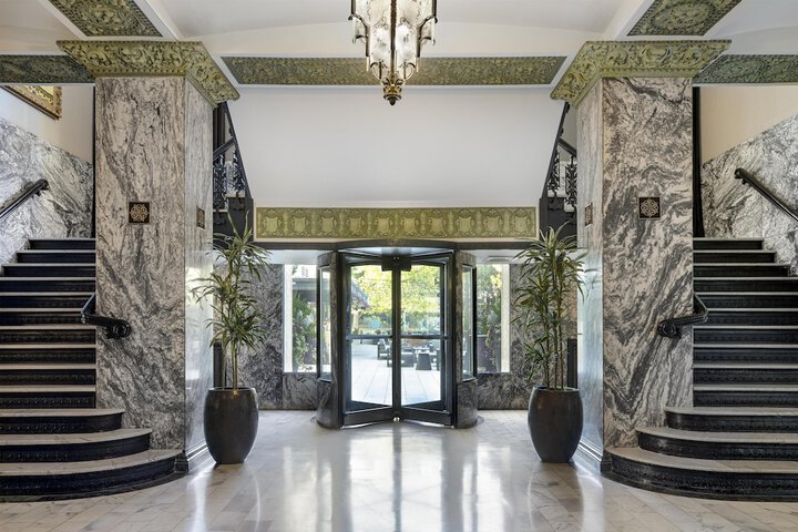 Entrance & Lobby