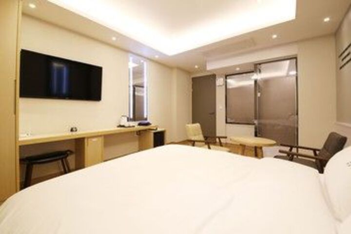 Room 14 of 27