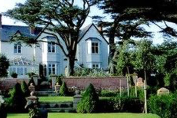 Wollaston Lodge Bed & Breakfast