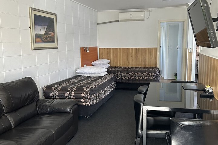 Room 5 of 27
