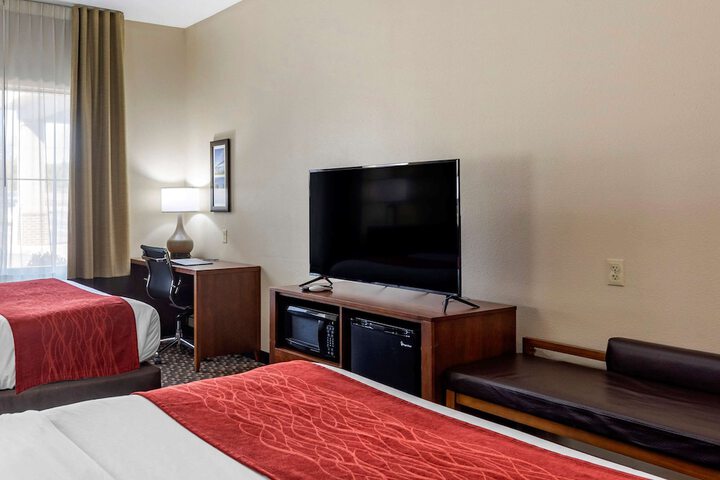 2 Queen Beds Accessible (10 of 13)