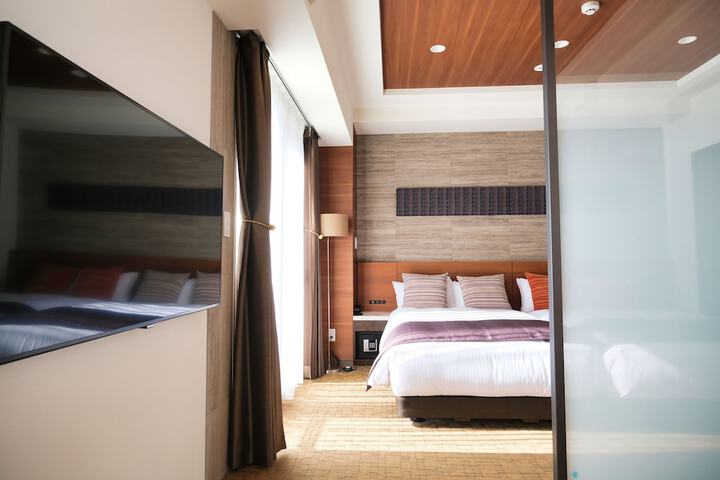 Room 9 of 47