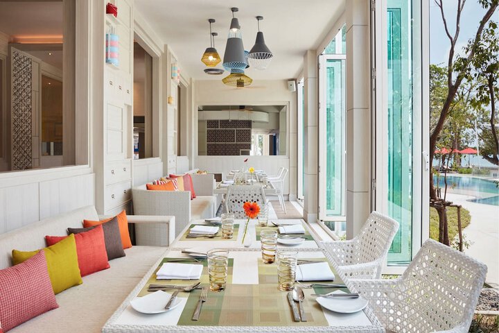 Dining 94 of 136