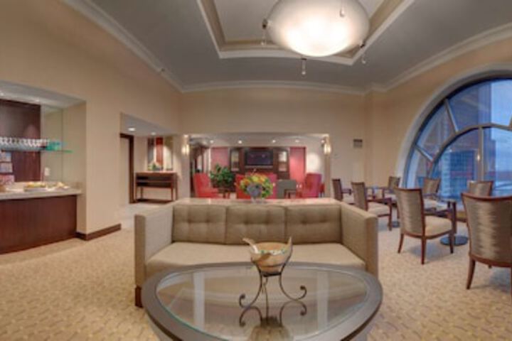 Lounge 64 of 121