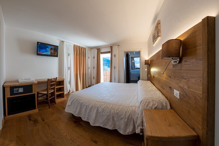 Room 12 of 153