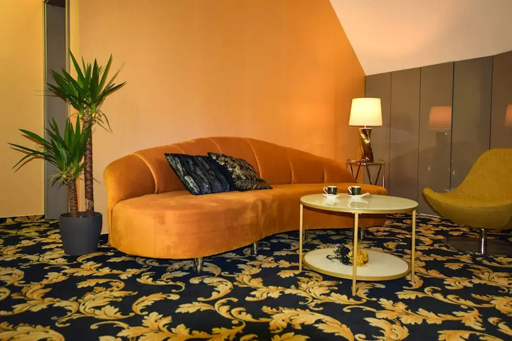 Room 3 of 10