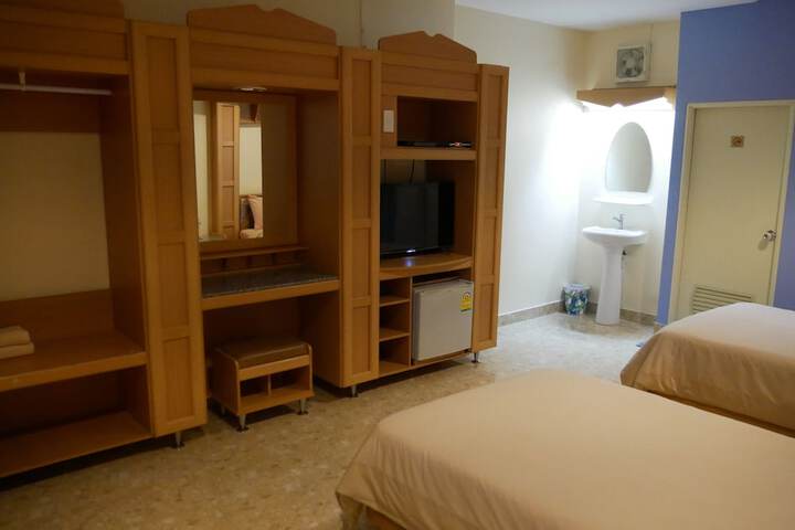 Room 30 of 32