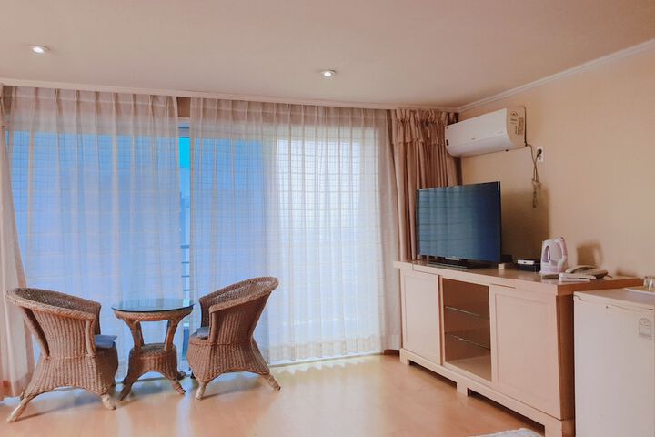 Room 12 of 38