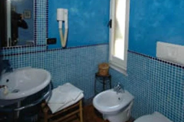 Room 8 of 17