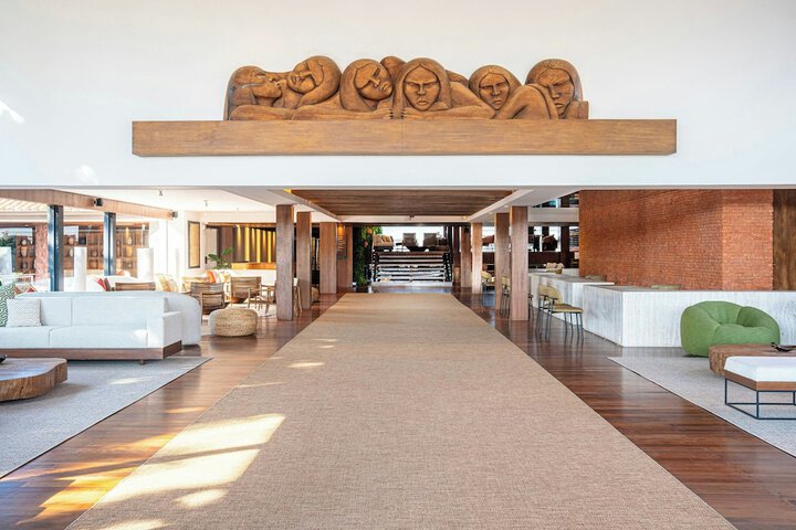 Entrance & Lobby