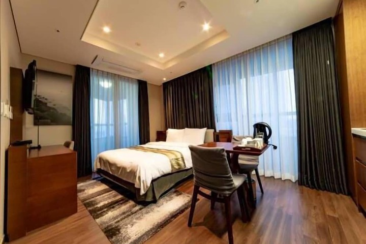 Room 2 of 18
